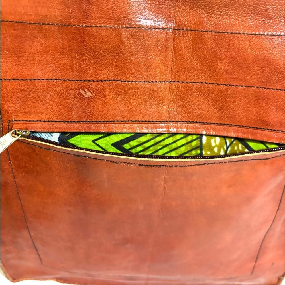 Handmade unisex Rust Leather Crossbody Bag - Picture 6 of 9